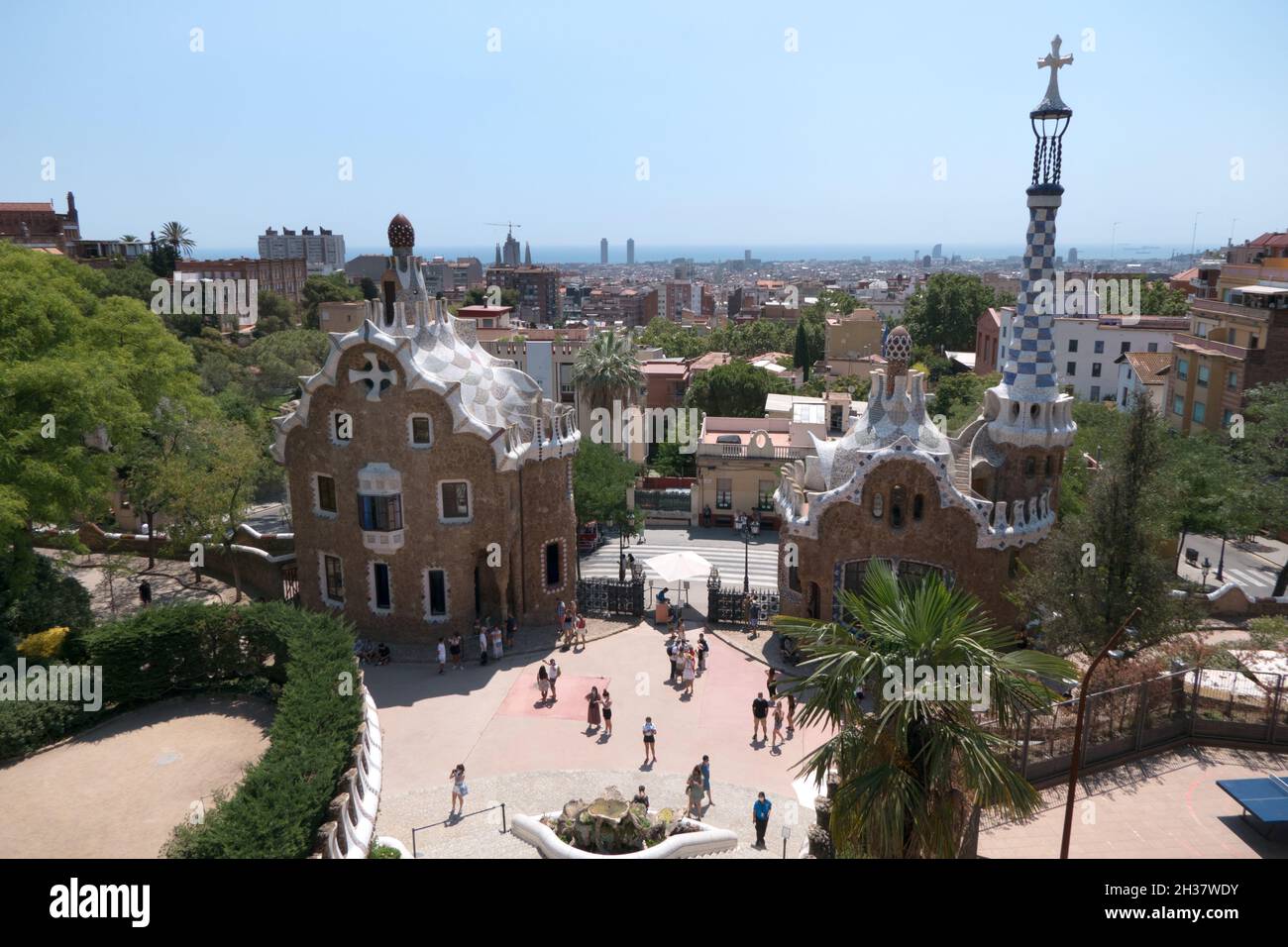 Vista urbana e skyline di Barcellona, Spagna visto dal Parc Güell (o Park Guell). Famosa città spagnola in Catalogna come attrazione turistica e viaggi Foto Stock