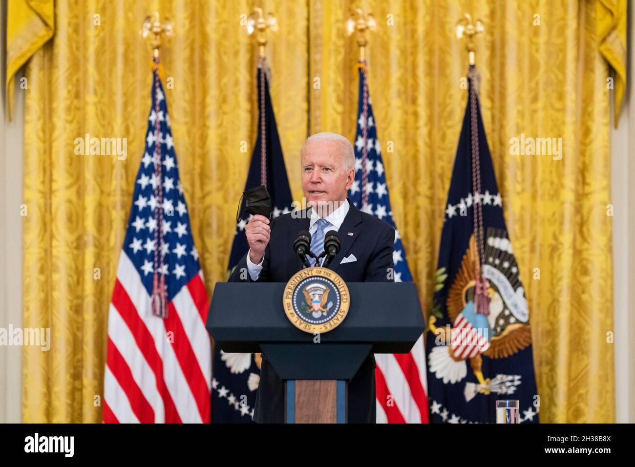 Washington, Stati Uniti d'America. 29 luglio 2021. Il presidente degli Stati Uniti Joe Biden consegna le osservazioni sul COVID-19 e l'economia dalla stanza orientale della Casa Bianca, 29 luglio 2021 a Washington, D.C. accreditamento: Cameron Smith/Casa Bianca Foto/Alamy Live News Foto Stock