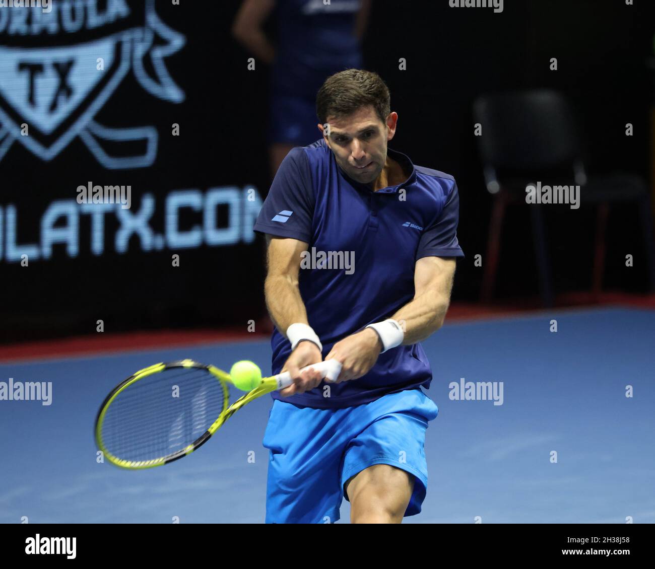 San Pietroburgo, Russia. 26 ottobre 2021. Federico Delbonis dell'Argentina in azione durante il torneo di tennis del St. Petersburg Open 2021 contro Pablo Andujar della Spagna alla Sibur Arena.Punteggio finale: (Federico Delbonis 0 - 2 Pablo Andujar). (Foto di Kashkkkovskij/Sipa USA) Credit: Sipa USA/Alamy Live News Foto Stock