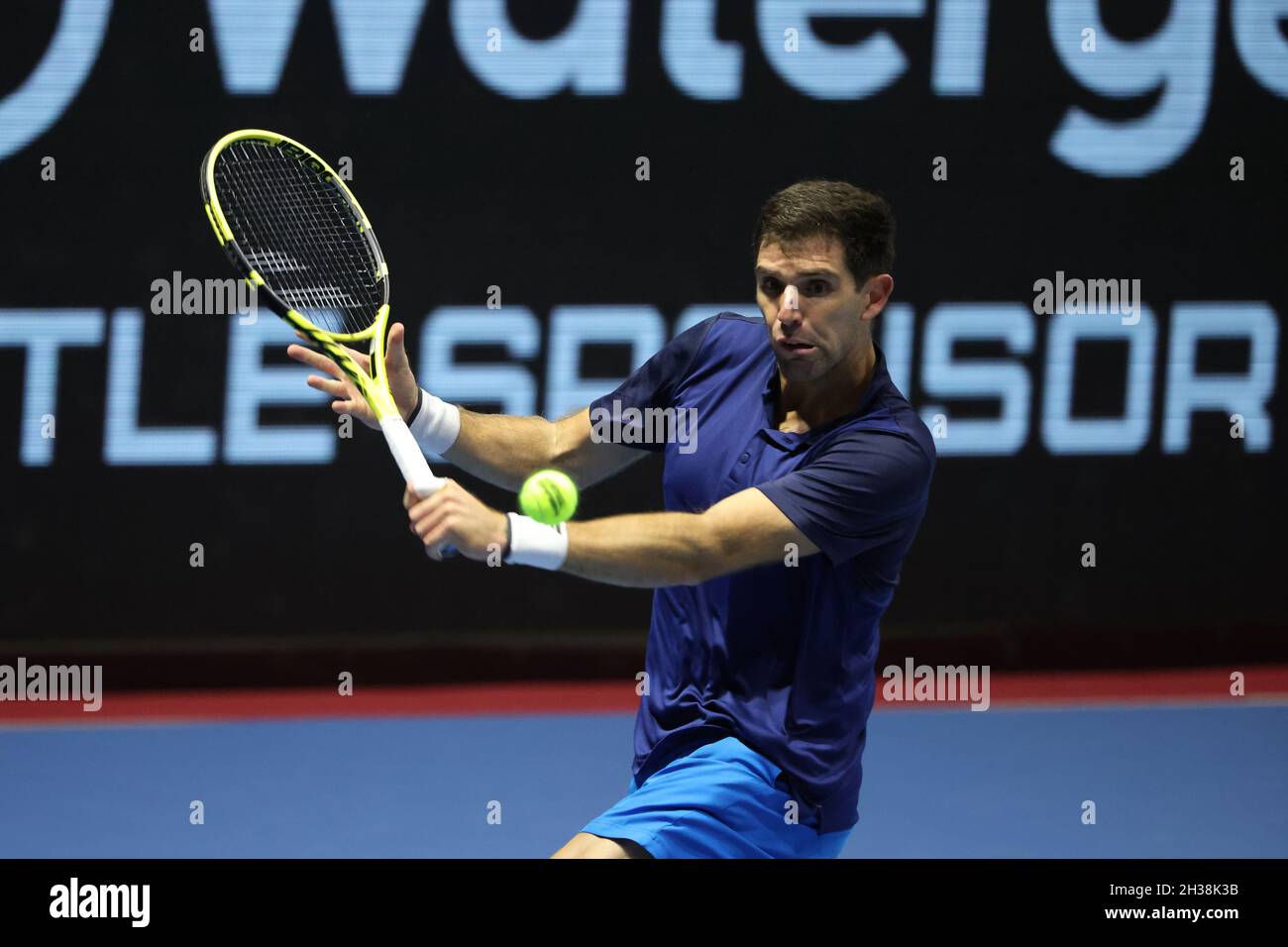 San Pietroburgo, Russia. 26 ottobre 2021. Federico Delbonis dell'Argentina in azione durante il torneo di tennis del St. Petersburg Open 2021 contro Pablo Andujar della Spagna alla Sibur Arena.Punteggio finale: (Federico Delbonis 0 - 2 Pablo Andujar). (Foto di Kashkkkovskij/Sipa USA) Credit: Sipa USA/Alamy Live News Foto Stock