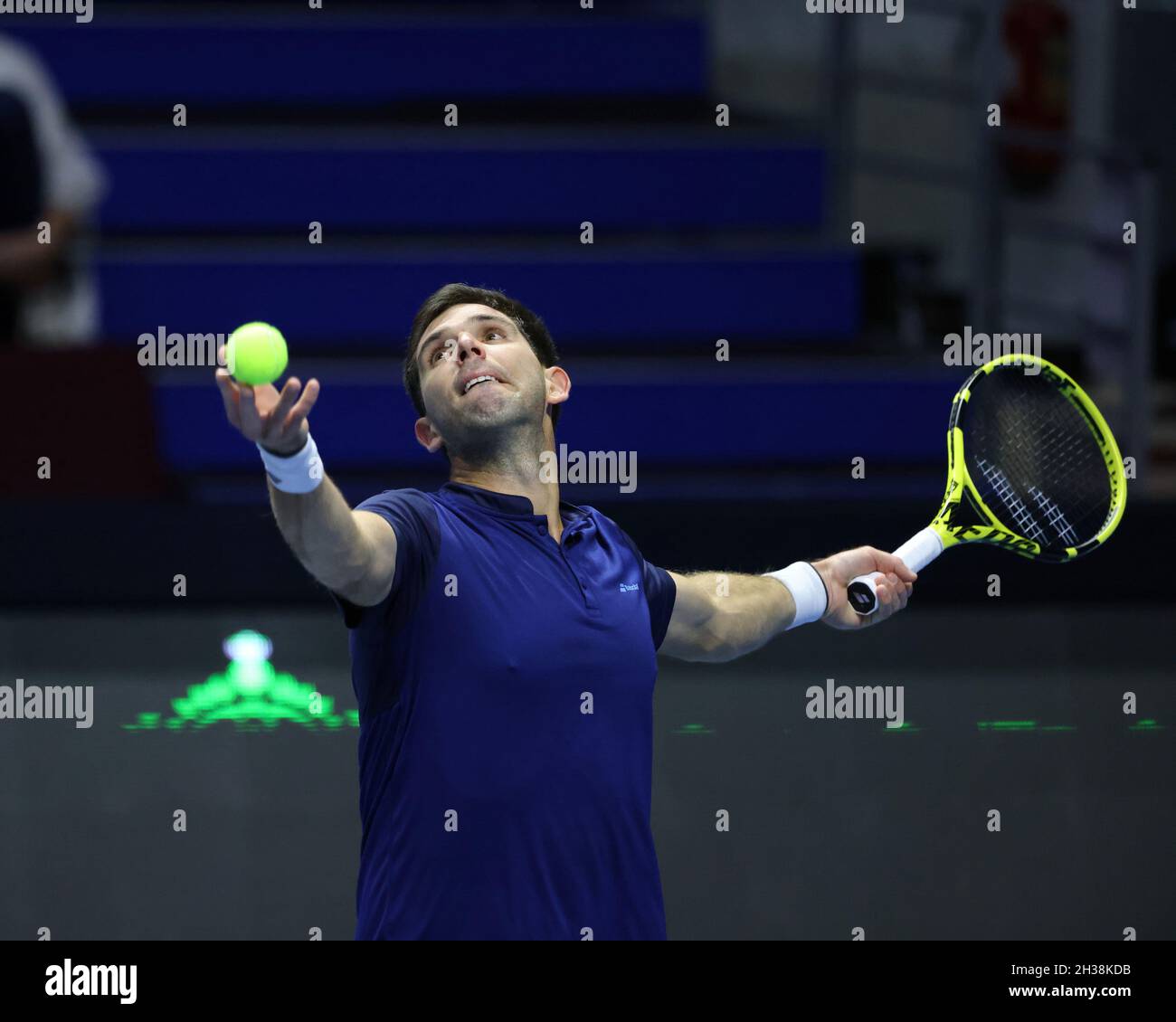 San Pietroburgo, Russia. 26 ottobre 2021. Federico Delbonis dell'Argentina in azione durante il torneo di tennis del St. Petersburg Open 2021 contro Pablo Andujar della Spagna alla Sibur Arena.Punteggio finale: (Federico Delbonis 0 - 2 Pablo Andujar). (Foto di Kashkkkovskij/Sipa USA) Credit: Sipa USA/Alamy Live News Foto Stock