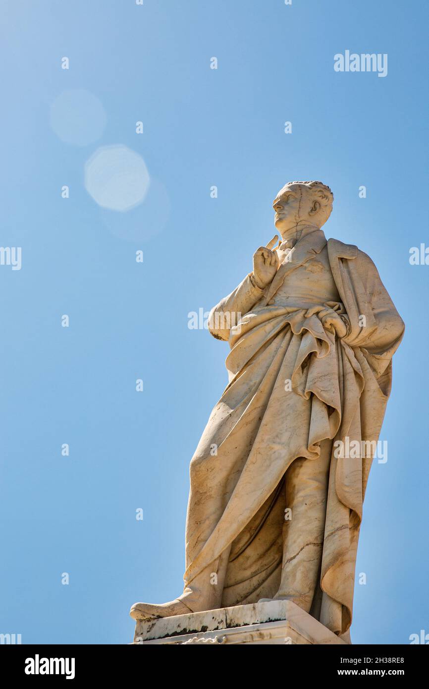 Statua iconica e monumento di Ioannis Kapodistrias, statista greco e primo capo di stato della Grecia indipendente, nella città vecchia dell'isola di Corfù, Ionio Foto Stock