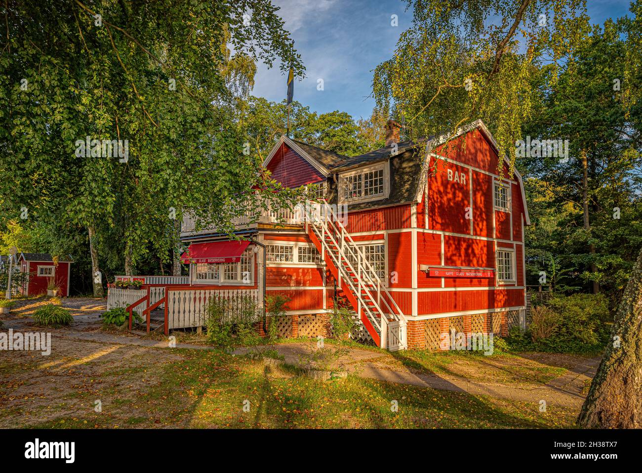 Il ristorante rosso Fritidsbaren nella foresta di faggi Sandskogen, Ystad, Svezia, 14 settembre 2021 Foto Stock