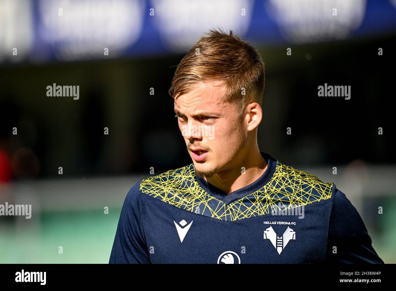Verona, Italia. 24 ottobre 2021. Ivan Ilic (Verona) ritratto durante il riscaldamento durante Hellas Verona FC vs SS Lazio, Calcio Italiana Serie A partita a Verona, Italia, Ottobre 24 2021 Credit: Agenzia fotografica indipendente/Alamy Live News Foto Stock