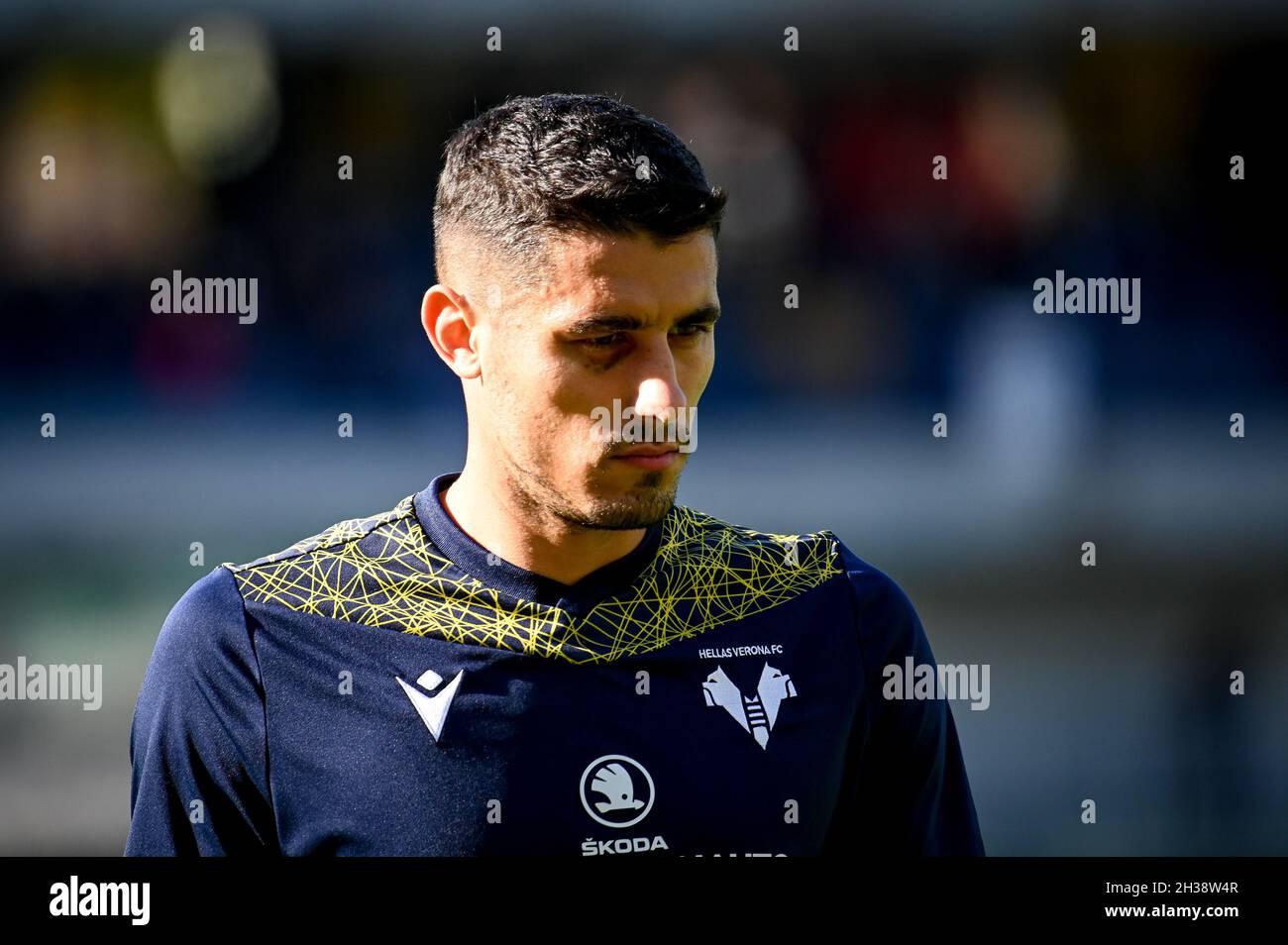 Verona, Italia. 24 ottobre 2021. Davide Faraoni (Verona) ritratto durante il riscaldamento durante Hellas Verona FC vs SS Lazio, Serie Italiana di calcio A match a Verona, Italy, October 24 2021 Credit: Independent Photo Agency/Alamy Live News Foto Stock