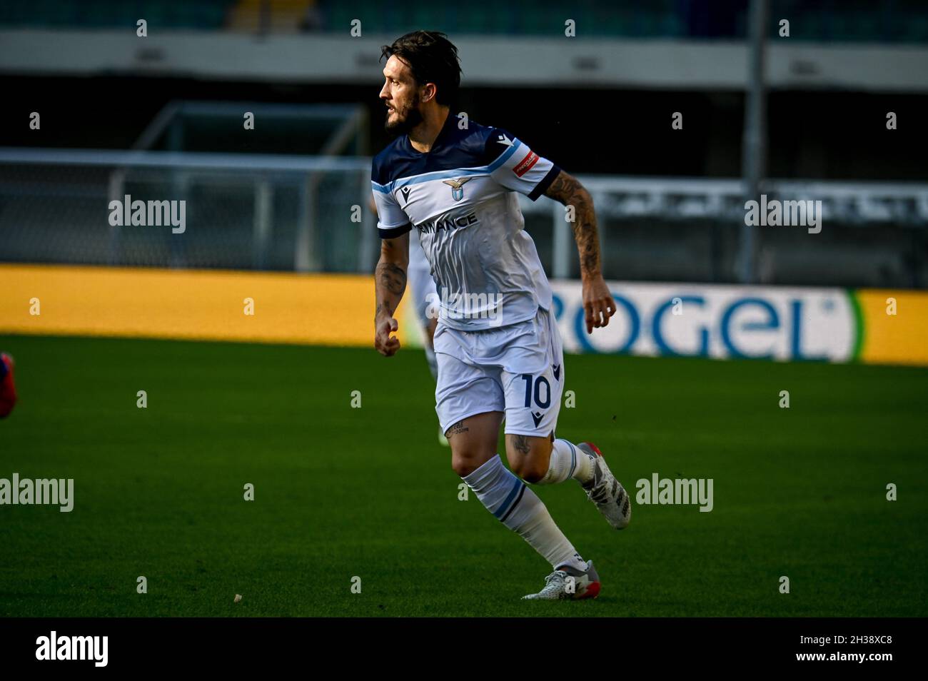 Verona, Italia. 24 ottobre 2021. Luis Alberto (Lazio) ritratto in azione durante Hellas Verona FC vs SS Lazio, Campionato Italiano di calcio A partita a Verona, Italia, Ottobre 24 2021 Credit: Agenzia indipendente Foto/Alamy Live News Foto Stock