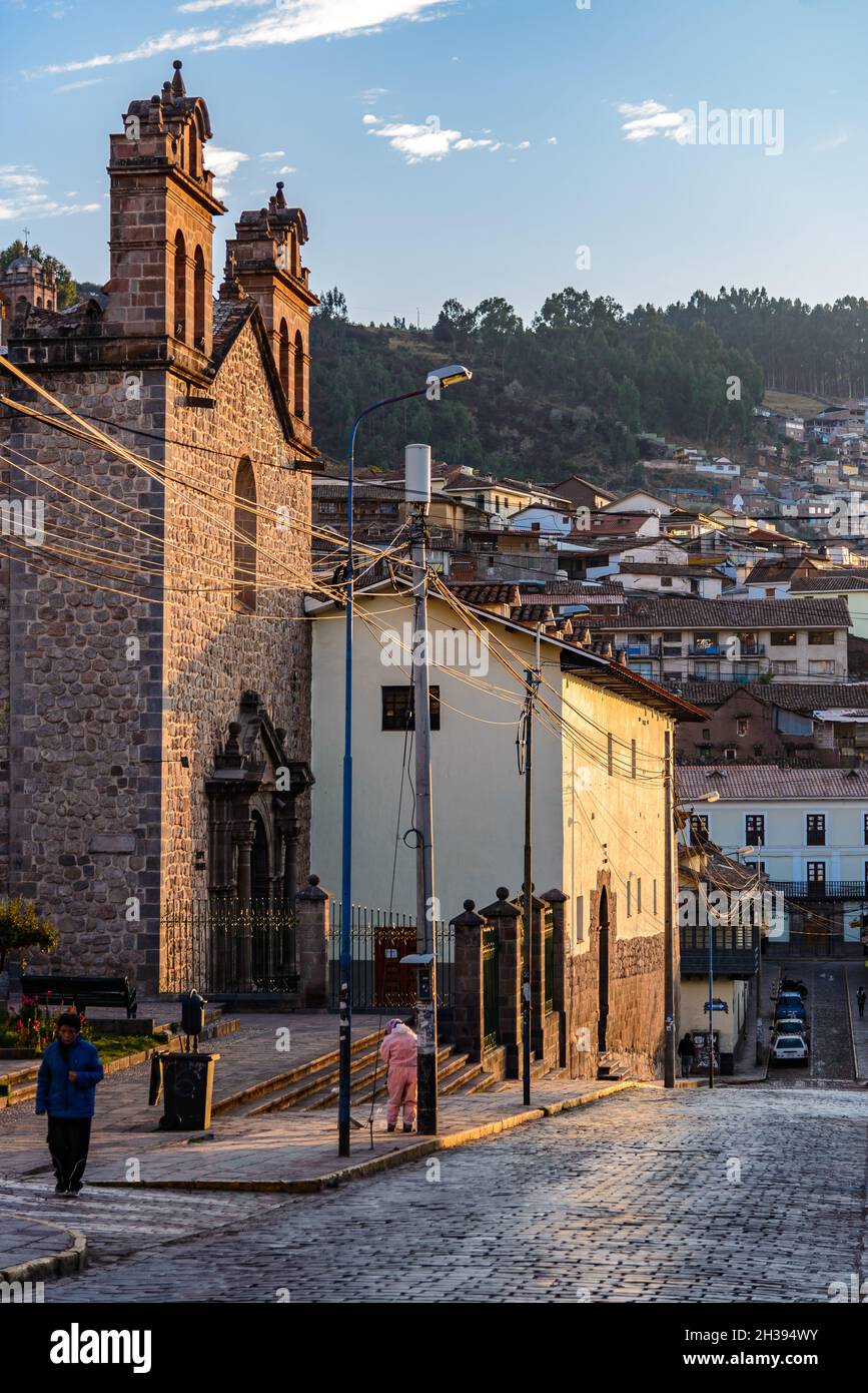 Una piccola chiesa nel centro storico Cuzco, Perù. Foto Stock