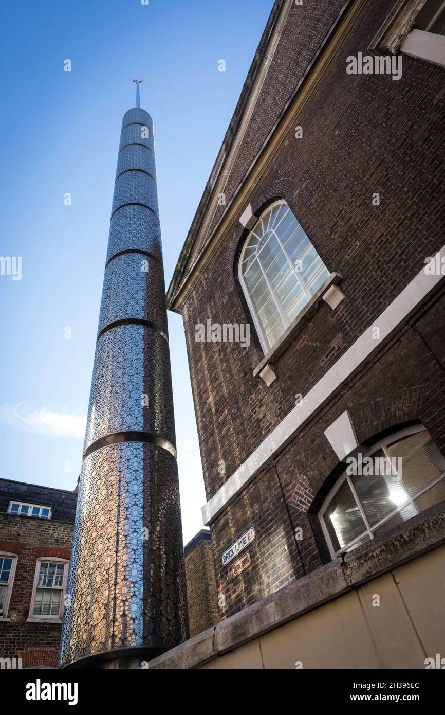 La moschea di Brick Lane a Londra est, con il suo grande minareto di metallo Foto Stock