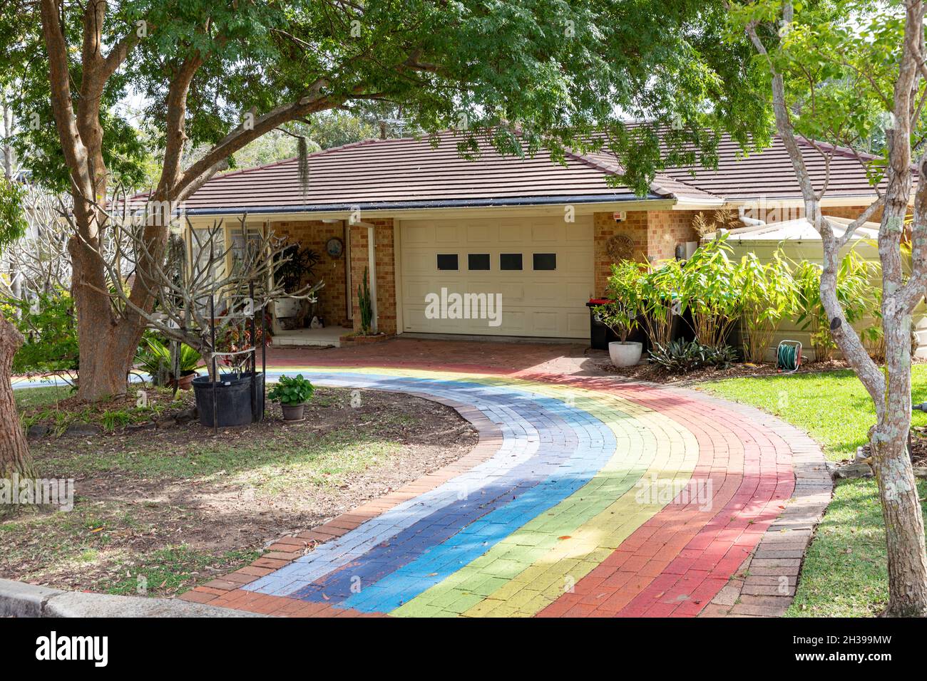 Casa di Sydney con vialetto dipinto ad arcobaleno, Australia Foto Stock