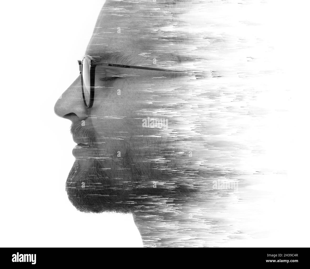 Un ritratto di un giovane uomo combinato con un effetto pixelsort in una tecnica a doppia esposizione Foto Stock