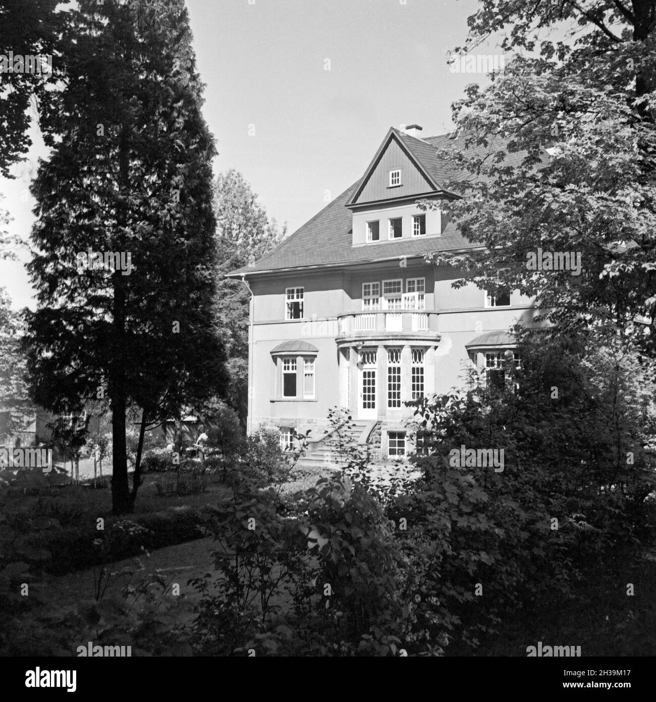 Das 1925 von der Roten Hilfe eröffnete Kinderheim wurde 1933 von den nationalsozialistischen Behörden vereinnnahmt und in Das Haus der deutschen Mutter umbenannt, Elgersburg, Thüringen, 1930er Jahre. La casa dei bambini a Elgersburg, Turingia, fu fondata da socialiste Rote Hilfe in 1925, era annected dai nazionalsocialisti nel 1933 ed è stato rilanciato come Haus der deutschen Mutter madre e bambino ricreazione home. Foto Stock