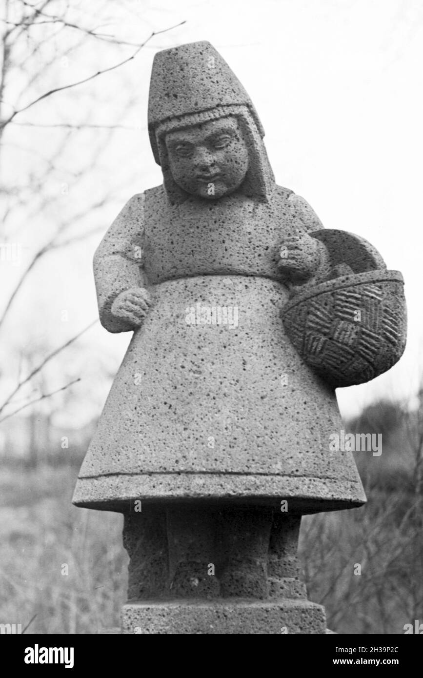 Skulptur einer Steinmetzschule a Mayen, Deutsches Reich 1937. La scultura di un cesellatore school di Mayen Germania 1937. Foto Stock