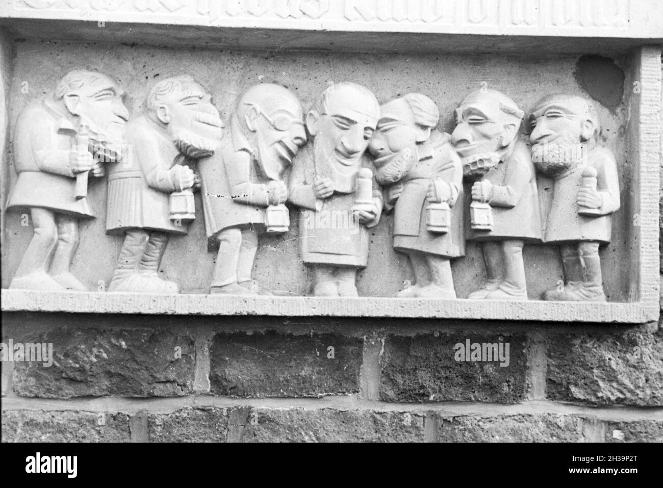 Sollievo einer Steinmetzschule a Mayen, Deutsches Reich 1937. Rilievo di un cesellatore school di Mayen Germania 1937. Foto Stock