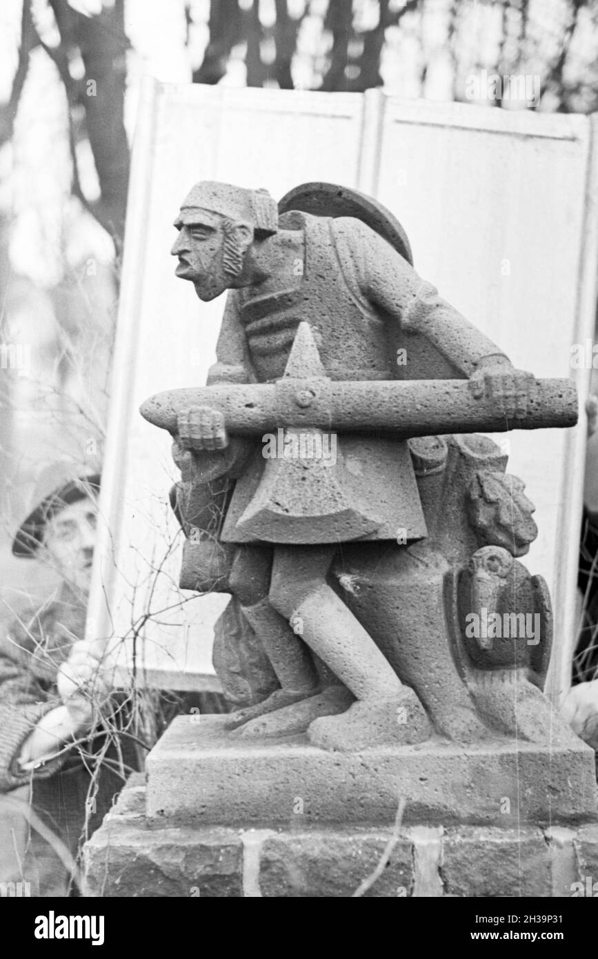 Skulptur einer Steinmetzschule a Mayen, Deutsches Reich 1937. La scultura di un cesellatore school di Mayen Germania 1937. Foto Stock