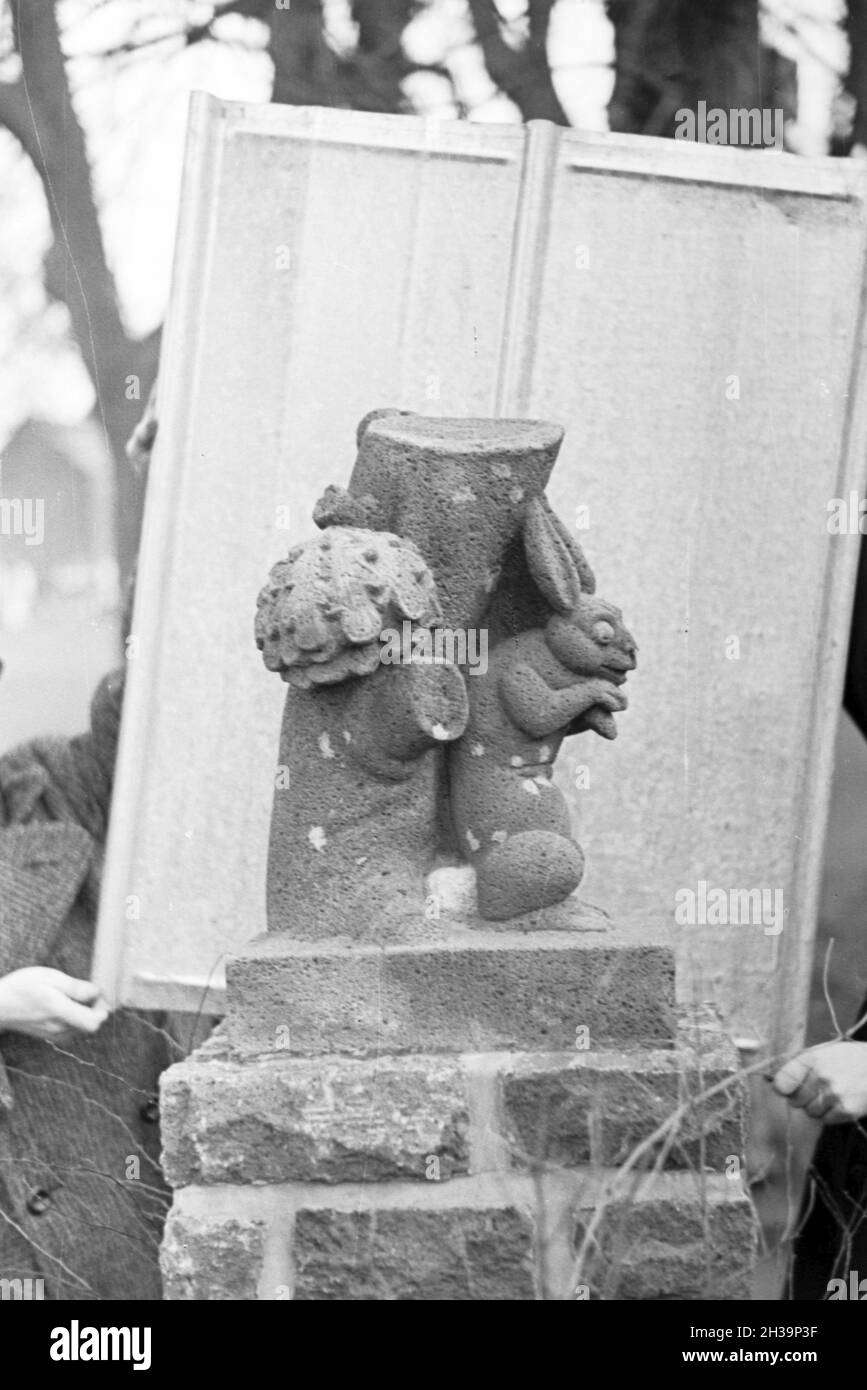 Skulptur einer Steinmetzschule a Mayen, Deutsches Reich 1937. La scultura di un cesellatore school di Mayen Germania 1937. Foto Stock