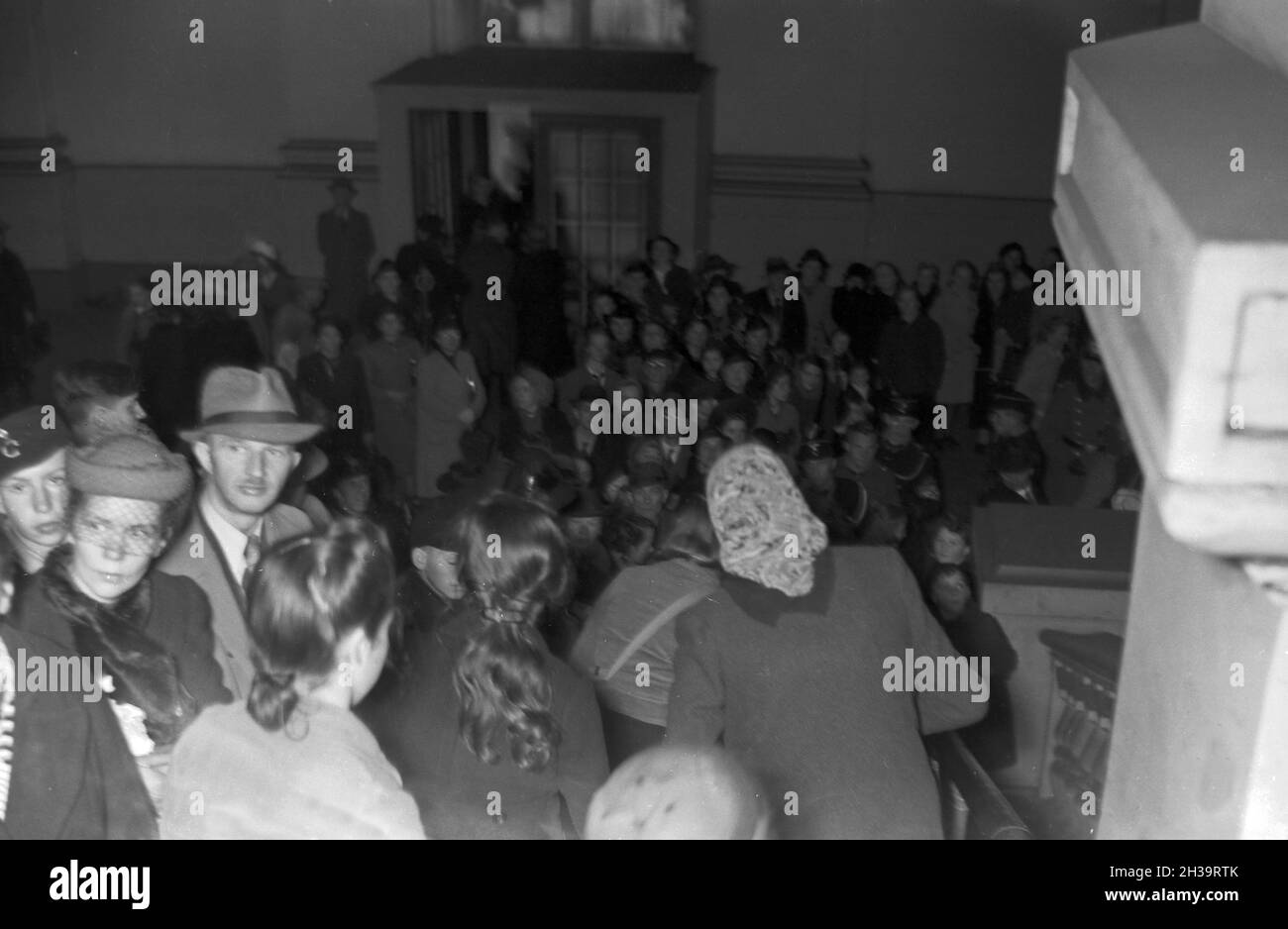 Kinder kommen aus der Kinderlandverschickung nach dem Sudetengau wieder am Anhalter Bahnhof a Berlin An, Deutschland 1940er Jahre. I bambini evacuati ritornano a Berlino dopo il loro soggiorno al Sudetengau, Germania 1940. Foto Stock