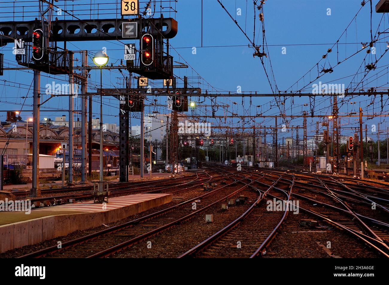 FRANCIA. PARIGI (75) STAZIONE FERROVIARIA GARE DE LYON - SNCF COMPAGNIA FERROVIARIA FRANCESE Foto Stock