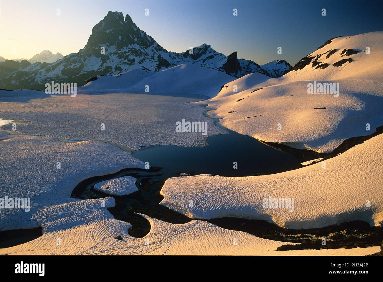 FRANCIA. PYRENNEES-ATLANTICI (64) PICCO DEL MONTE OSSAU Foto Stock