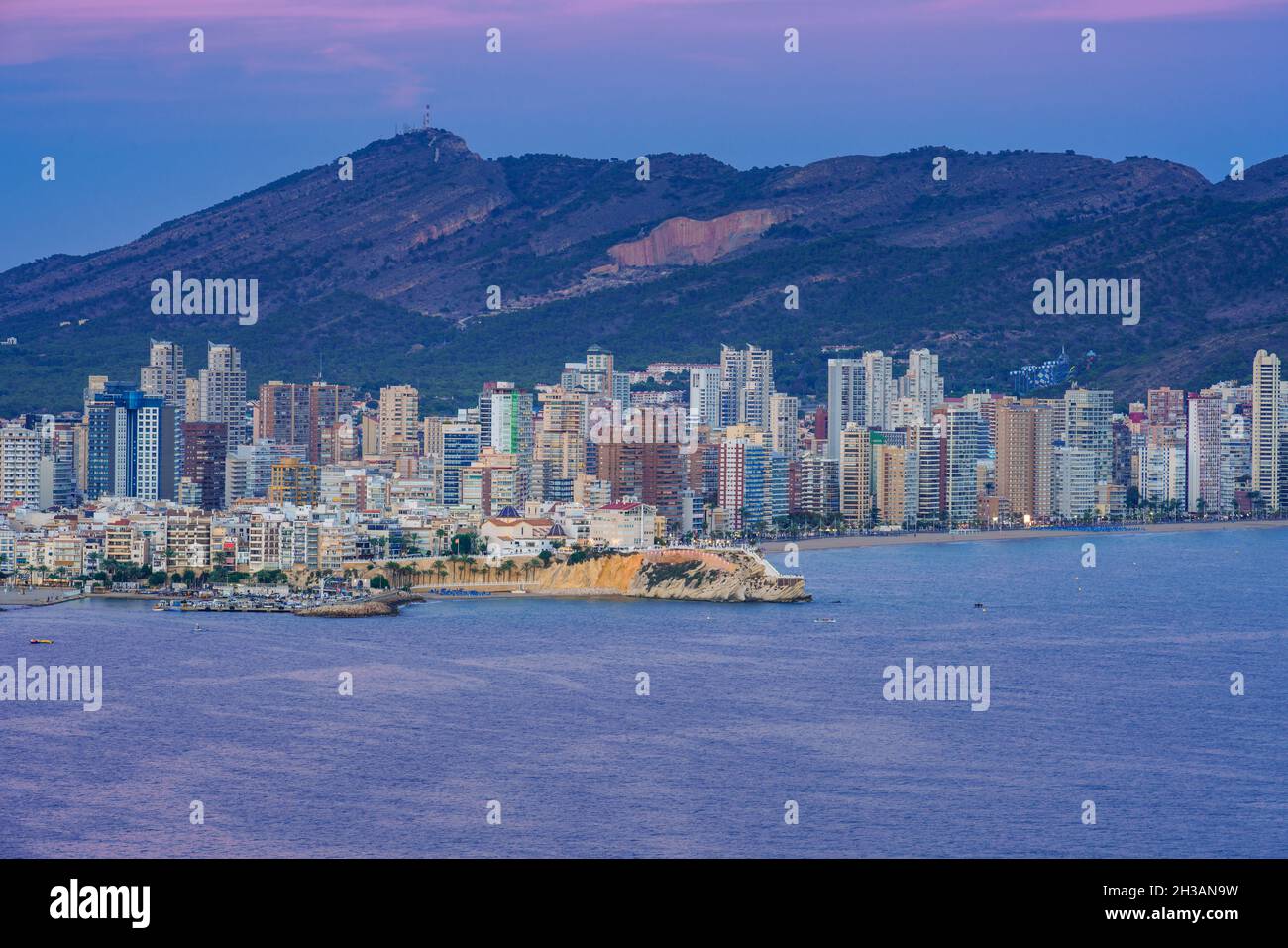 Benidorm, famosa località turistica della costa mediterranea. Foto Stock