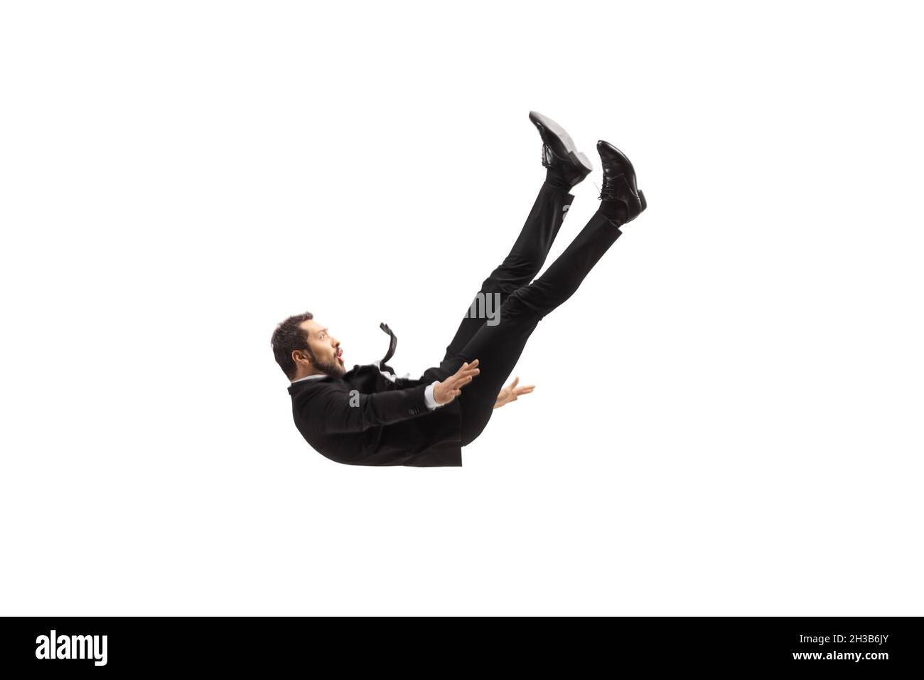 Uomo in abito e cravatta cadendo dall'alto isolato su sfondo bianco Foto Stock