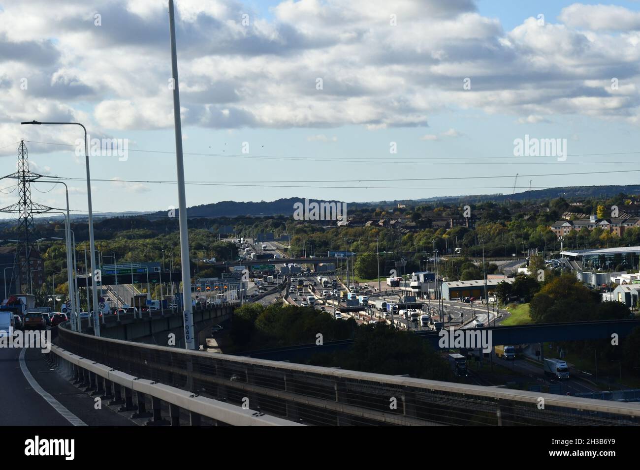 Vista sui ponti circostanti dal ponte Dartford Crossing Foto Stock