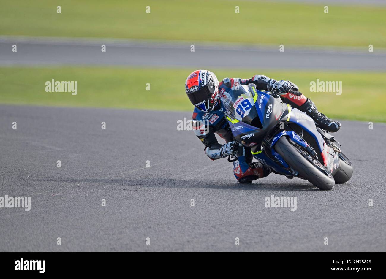 Triumph racing motorbike immagini e fotografie stock ad alta risoluzione -  Alamy