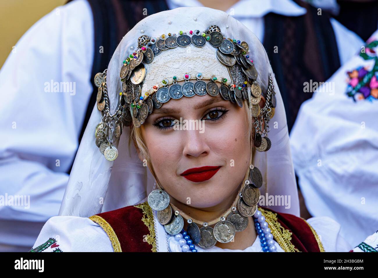 I rumeni in abito folcloristico al festival folcloristico di Sibiu in Romania, Foto Stock