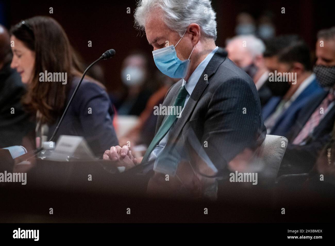 William Burns, direttore della Central Intelligence Agency, appare durante l'audizione della Camera Permanent Select Committee on Intelligence "Diversity, Equity, Inclusion and Accessibility in the Intelligence Community: An Enduring Mission imperative" al Campidoglio degli Stati Uniti di Washington, DC, mercoledì 27 ottobre 2010. Credit: Rod Lammey/CNP /MediaPunch Foto Stock