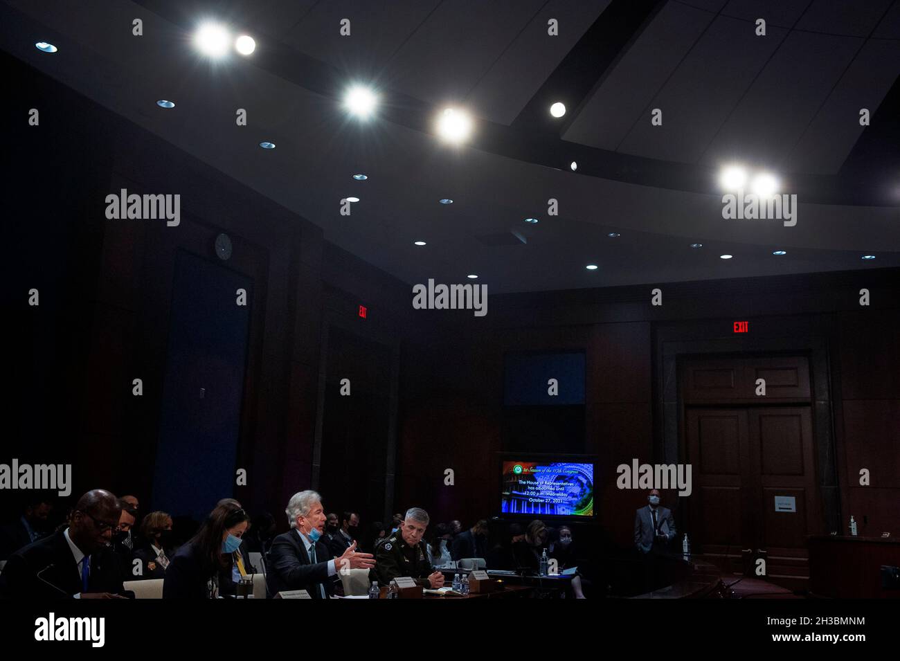 Washington, Vereinigte Staaten. 27 ottobre 2021. William Burns, Direttore, Central Intelligence Agency, appare durante la Camera permanente Select Committee on Intelligence Eudiing âDiversity, Equity, Inclusion and Accessibility in the Intelligence Community: An Enduring Mission Imperativeâ al Campidoglio degli Stati Uniti a Washington, DC, Mercoledì, 27 ottobre 2010. Credit: Rod Lammey/CNP/dpa/Alamy Live News Foto Stock