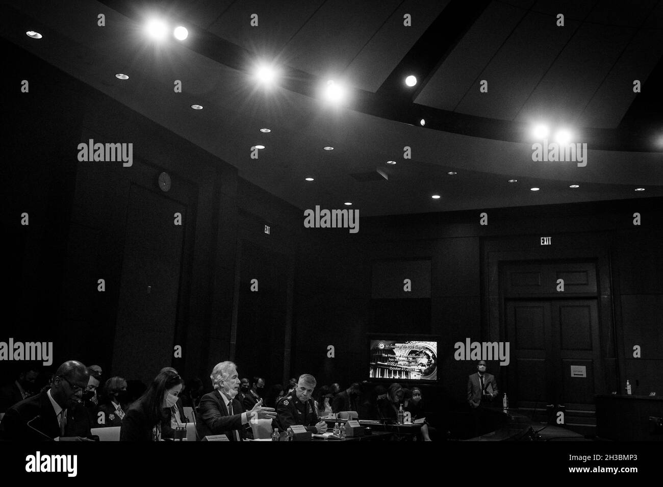 Washington, Vereinigte Staaten. 27 ottobre 2021. William Burns, Direttore, Central Intelligence Agency, appare durante la Camera permanente Select Committee on Intelligence Eudiing âDiversity, Equity, Inclusion and Accessibility in the Intelligence Community: An Enduring Mission Imperativeâ al Campidoglio degli Stati Uniti a Washington, DC, Mercoledì, 27 ottobre 2010. Credit: Rod Lammey/CNP/dpa/Alamy Live News Foto Stock