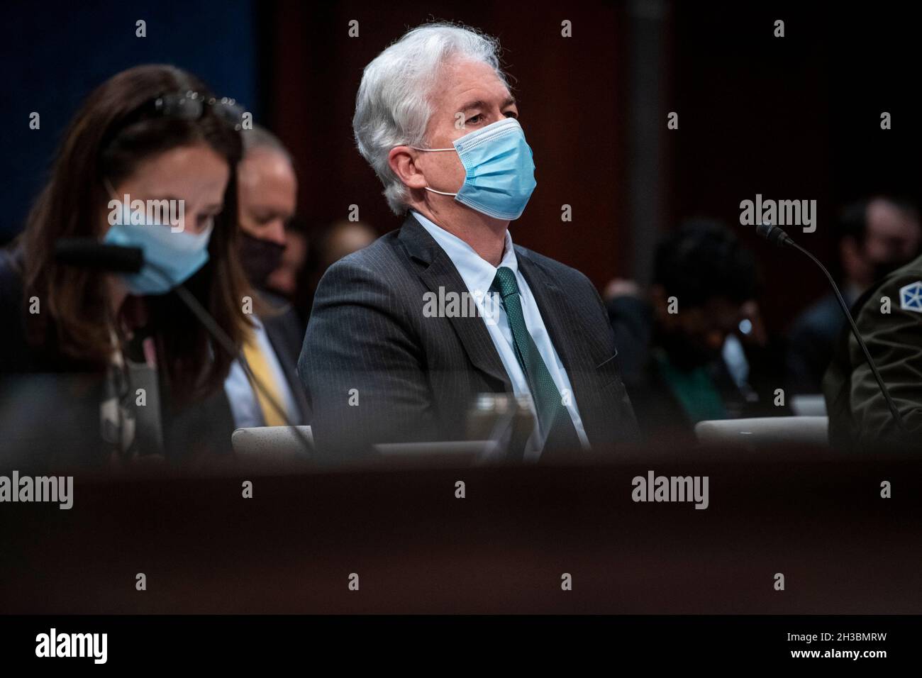 Washington, Vereinigte Staaten. 27 ottobre 2021. William Burns, Direttore, Central Intelligence Agency, appare durante la Camera permanente Select Committee on Intelligence Eudiing âDiversity, Equity, Inclusion and Accessibility in the Intelligence Community: An Enduring Mission Imperativeâ al Campidoglio degli Stati Uniti a Washington, DC, Mercoledì, 27 ottobre 2010. Credit: Rod Lammey/CNP/dpa/Alamy Live News Foto Stock