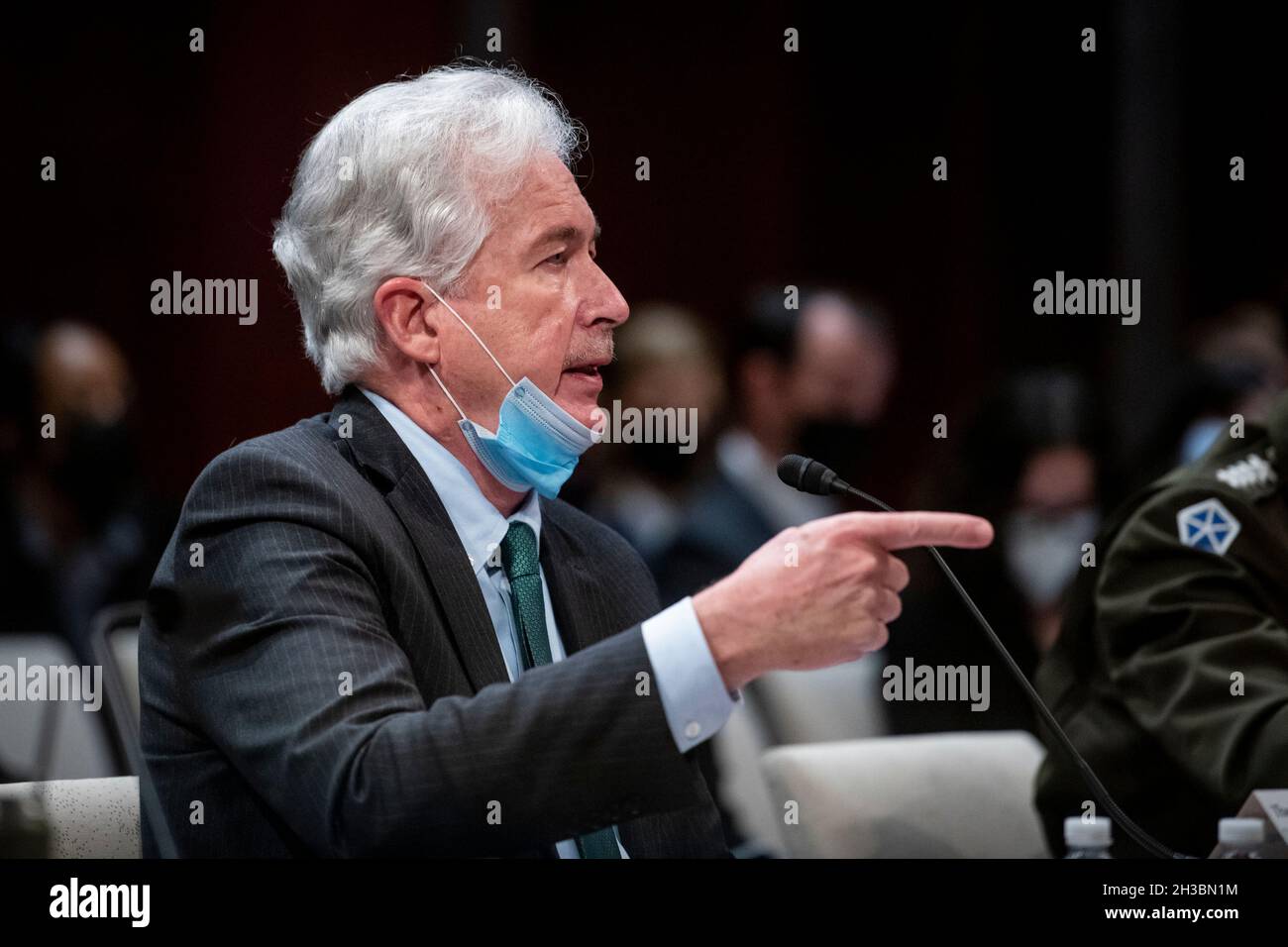 William Burns, direttore della Central Intelligence Agency, appare durante l'audizione della Camera Permanent Select Committee on Intelligence "Diversity, Equity, Inclusion and Accessibility in the Intelligence Community: An Enduring Mission imperative" al Campidoglio degli Stati Uniti di Washington, DC, mercoledì 27 ottobre 2010. Credit: Rod Lammey/CNP /MediaPunch Foto Stock