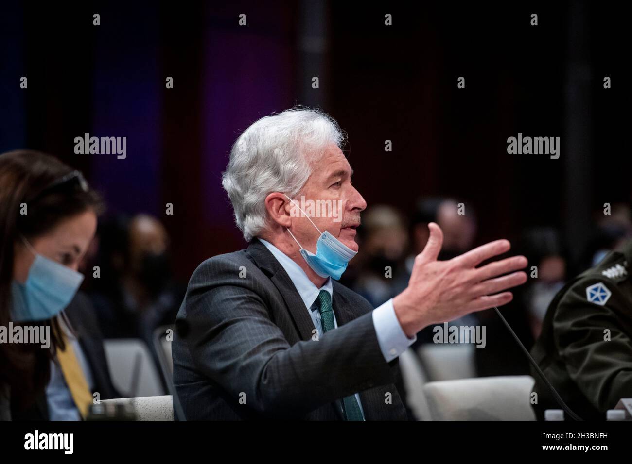 William Burns, direttore della Central Intelligence Agency, appare durante l'audizione della Camera Permanent Select Committee on Intelligence "Diversity, Equity, Inclusion and Accessibility in the Intelligence Community: An Enduring Mission imperative" al Campidoglio degli Stati Uniti di Washington, DC, mercoledì 27 ottobre 2010. Credit: Rod Lammey/CNP /MediaPunch Foto Stock