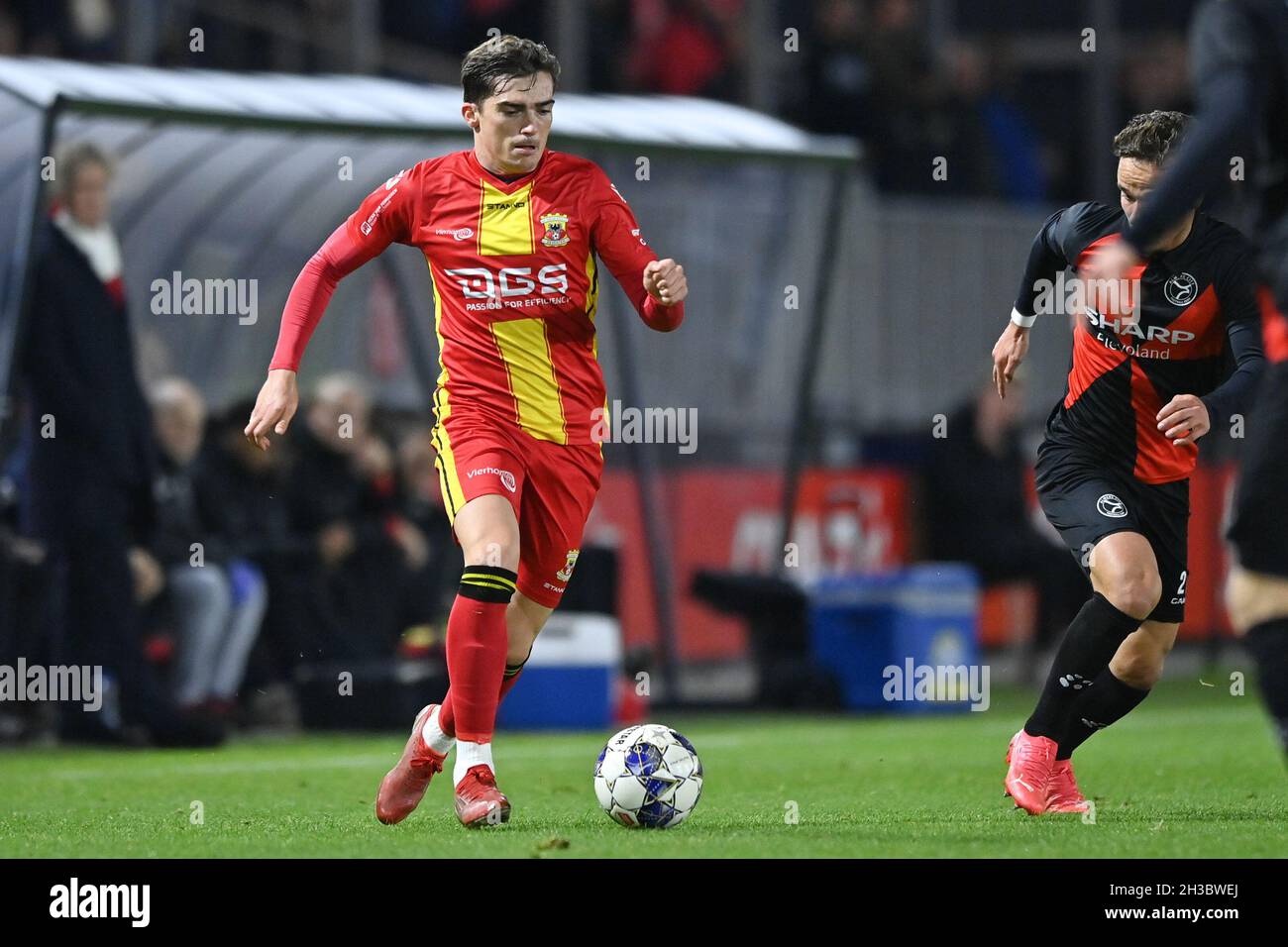 ALMERE, PAESI BASSI - OTTOBRE 27: Iñigo Cordova delle aquile Passi pure durante la partita olandese TOTO KNVB Cup tra Almere City e le aquile Passi pure allo stadio Yanmar il 27 Ottobre 2021 ad Almere, Paesi Bassi (Foto di Patrick Goosen/Orange Pictures) Foto Stock