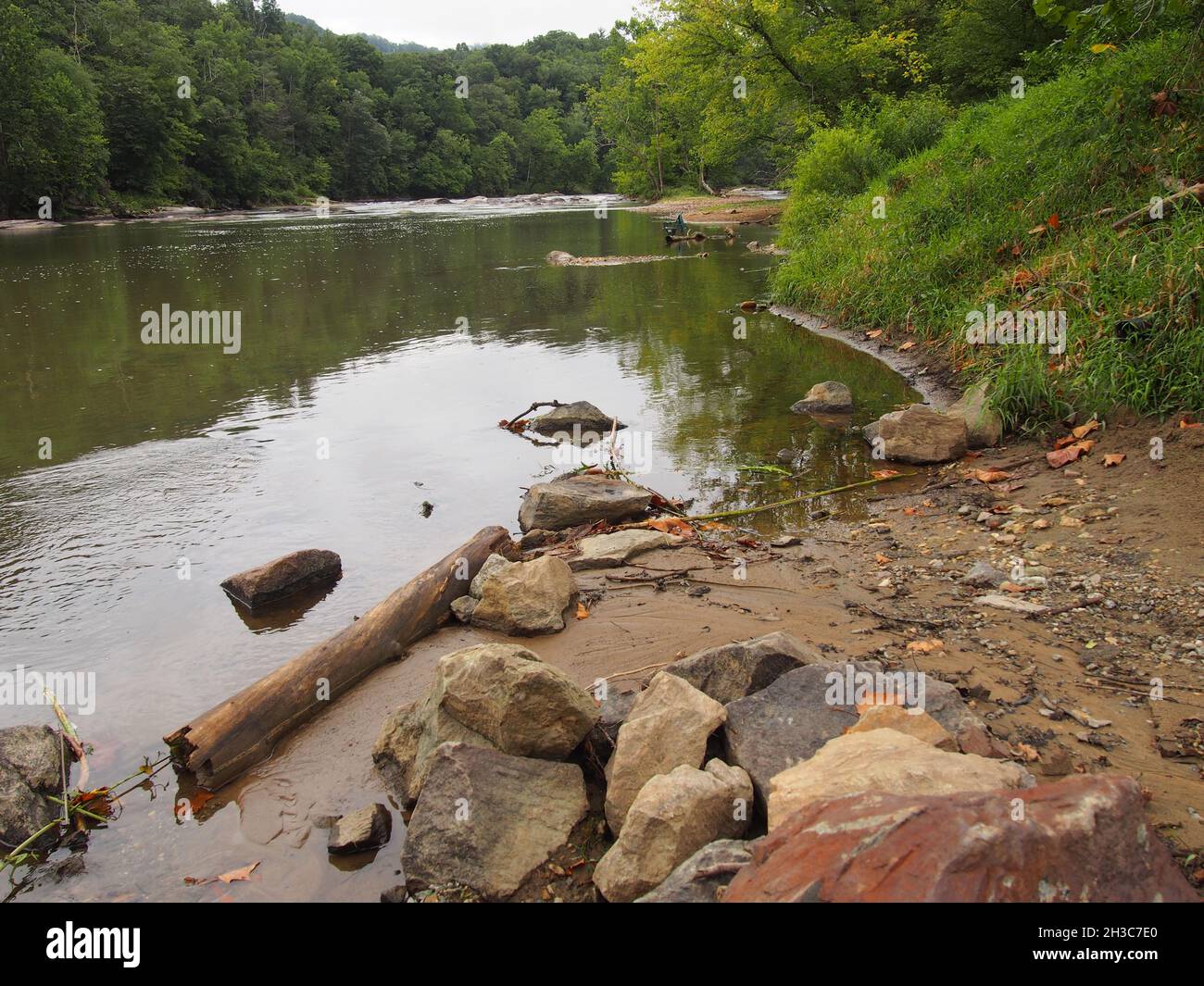 L'antico New River, Bridle Creek, foce di Wilson, Virginia, USA, 2021 © Katharine Andriotis Foto Stock