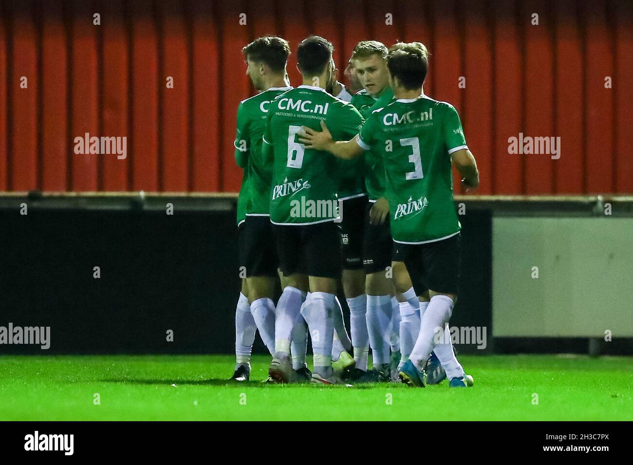 HARKEMA, PAESI BASSI - OTTOBRE 27: Matthijs van Nispen di DOVO celebra il suo obiettivo durante la partita olandese TOTO KNVB Cup tra Harkemase Boys e DOVO allo Sportpark De Bosk il 27 Ottobre 2021 ad Harkema, Paesi Bassi (Foto di Pieter van der Woude/Orange Pictures) Foto Stock