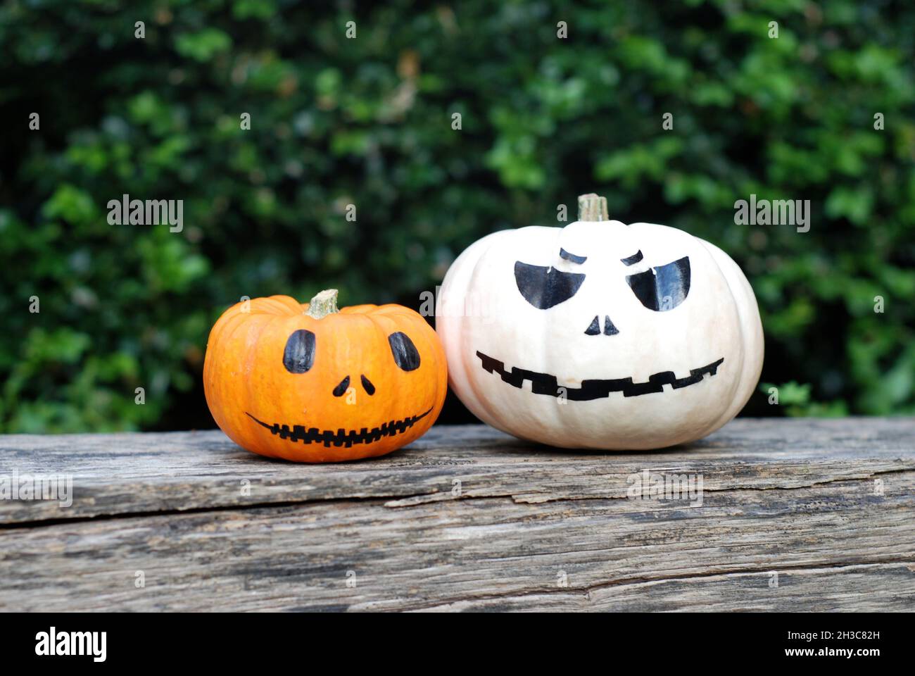 Spaventoso e spoky Halloween ha dipinto i volti di zucca Foto Stock
