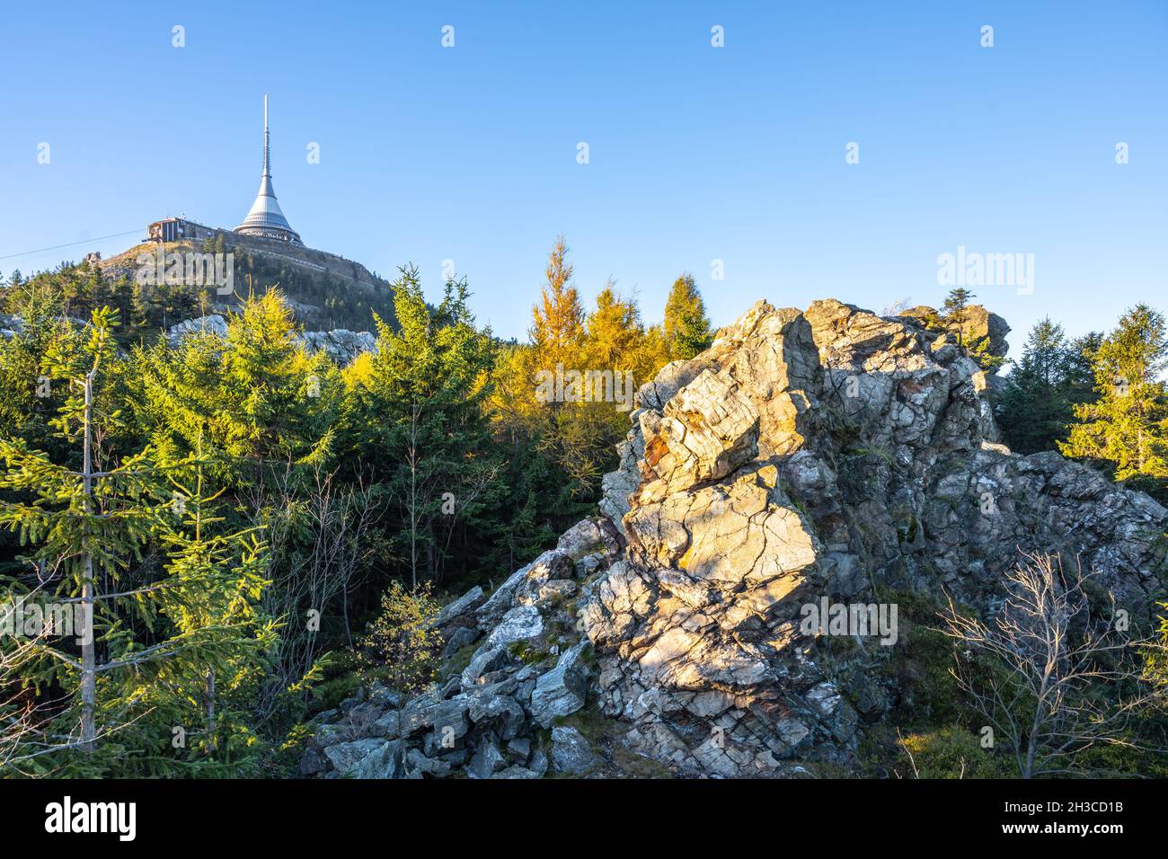 Virive Rocks e Jested Mountain in autunno Foto Stock