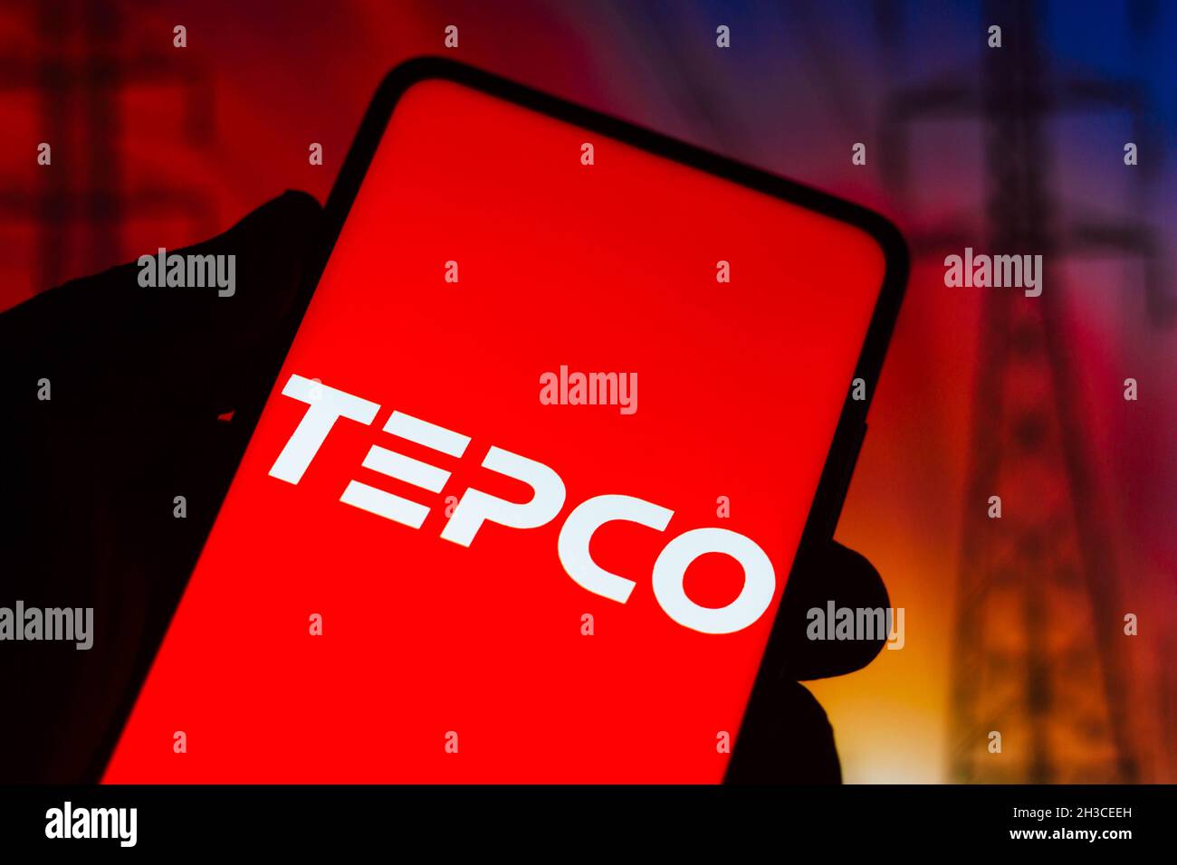 Brasile. 27 ottobre 2021. In questa foto è mostrato il logo della Tokyo Electric Power Company (TEPCO) visualizzato su uno smartphone. Credit: SOPA Images Limited/Alamy Live News Foto Stock