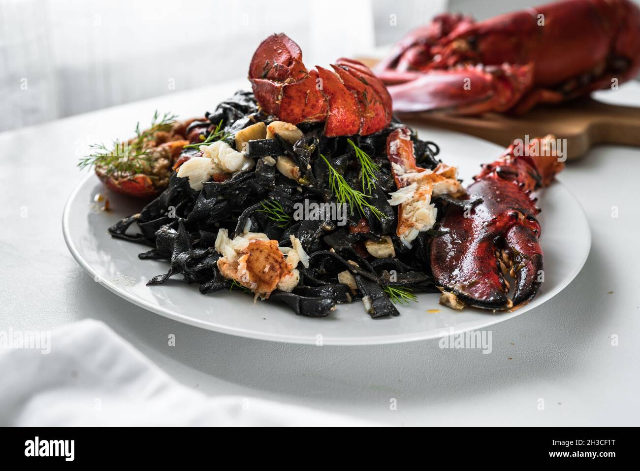 Deliziosa pasta nera gourmet con aragoste Foto Stock