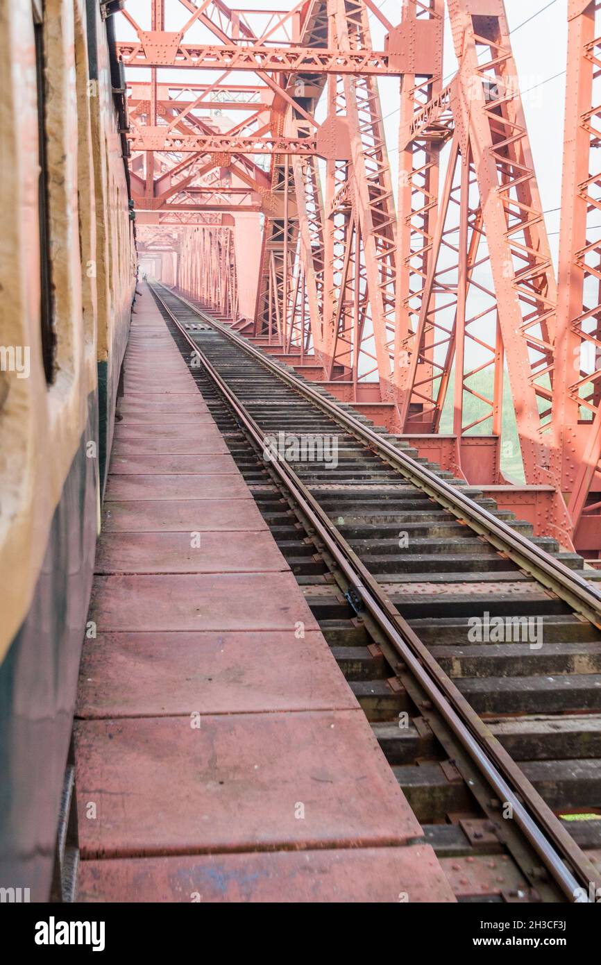 Hardinge Bridge, ponte ferroviario in acciaio sul fiume Padma nel Bangladesh occidentale. Foto Stock