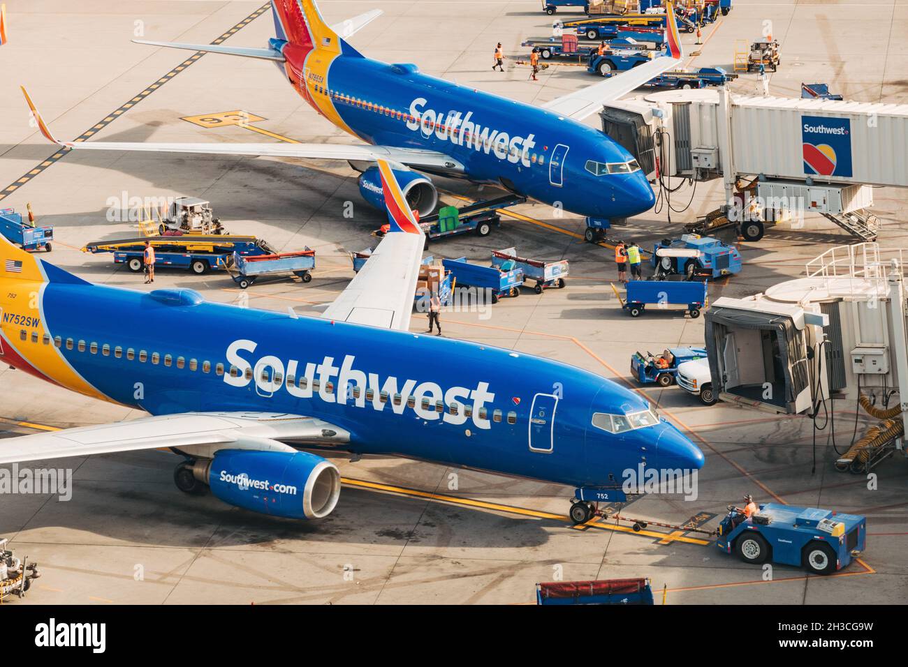 Southwest Airlines Boeing 737s opera all'aeroporto Sky Harbor di Phoenix, Arizona, Stati Uniti d'America Foto Stock
