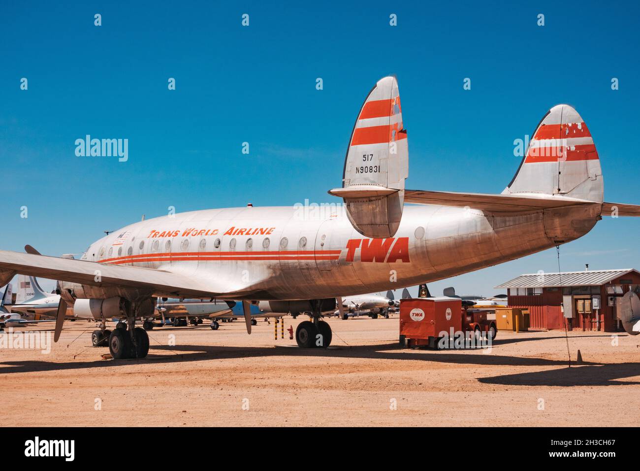 Un TWA Lockheed L-049 Constellation in pensione si trova al Pima Air & Space Museum, Arizona, USA Foto Stock