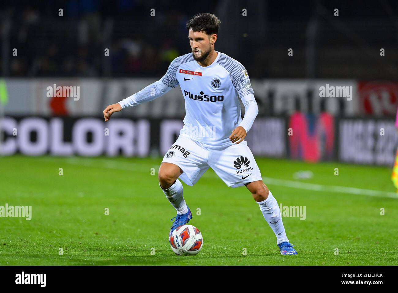 Lugano, Svizzera. 27 ottobre 2021. Lugano, Svizzera, 27.10.21 Fabian Rieder  (#32 Young Boys) segna il gol 2-1 da un calcio libero. Durante il round  della Coppa Svizzera di 16 partite tra FC