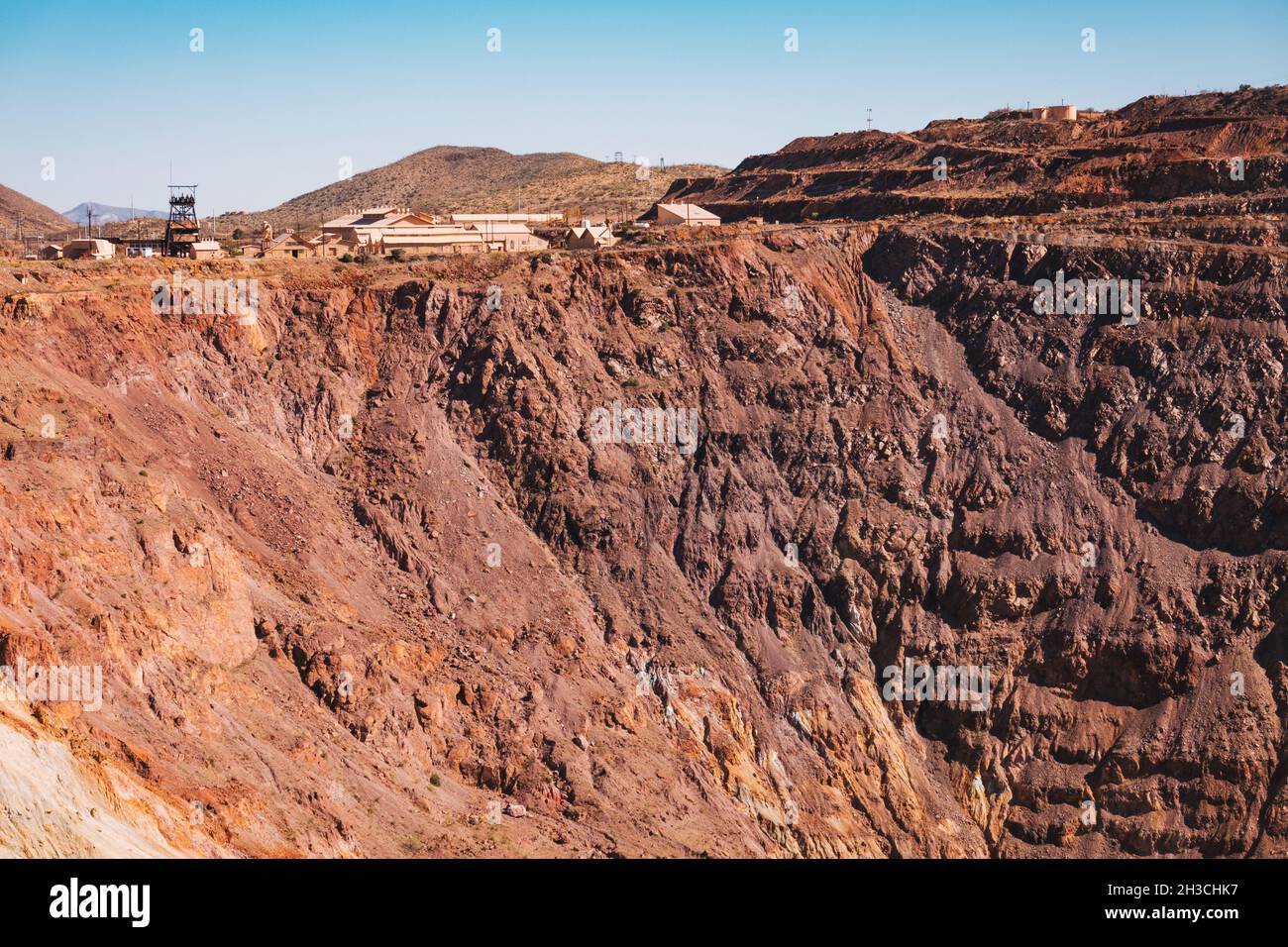 La miniera di rame Sacramento Pit a Bisbee, AZ. Ultimo estratto 1931, è ora abbandonato, ma sono ancora attive le fosse adiacenti. Di proprietà di Freeport McMoRan Foto Stock