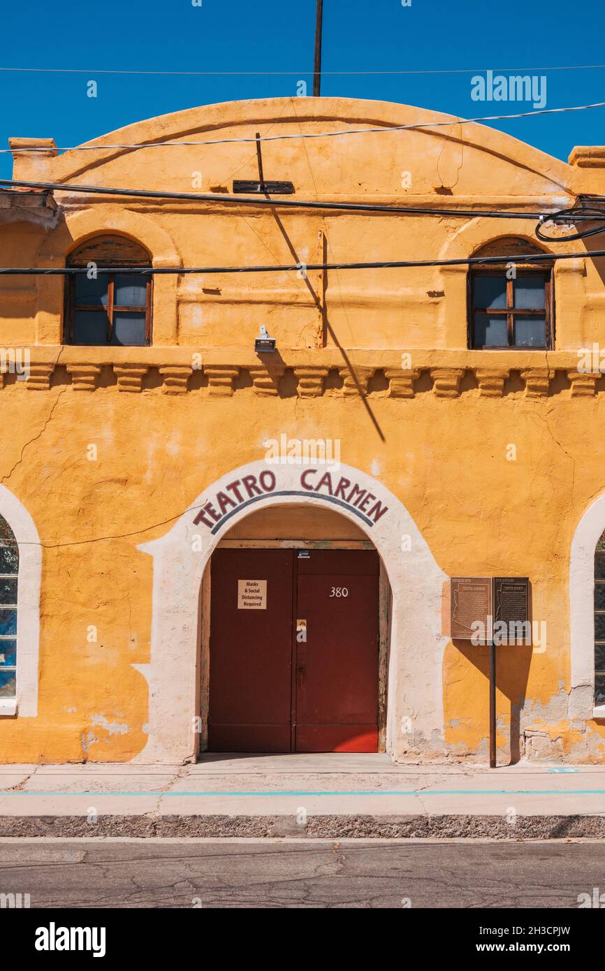 La vista frontale del Teatro Carmen, un teatro storico costruito nel 1915 in quello che ora è Barrio Viejo (quartiere Vecchio) a Tucson, Arizona Foto Stock