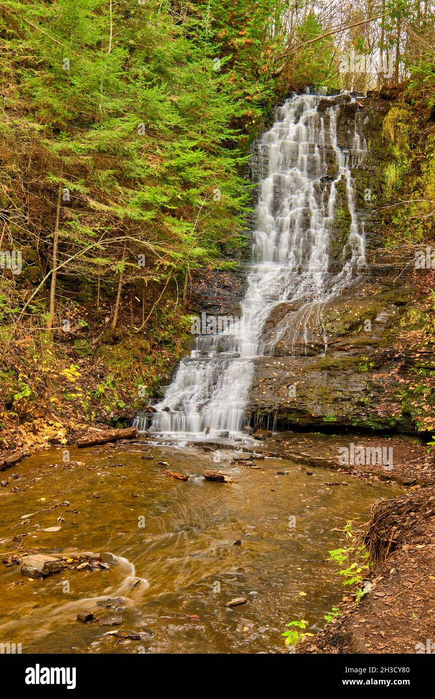 Little Falls si trova all'interno del Kakabeka Provincial Park, vicino a Thunder Bay, Ontario. Foto Stock