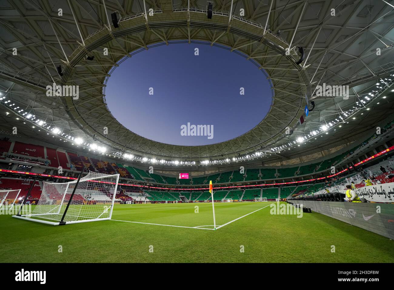 Al Thumama Stadium, inaugurato con la finale della Coppa Emir 2021 il 22 ottobre 2021, sarà sede della Coppa del mondo FIFA 2022 in Qatar. Foto Stock