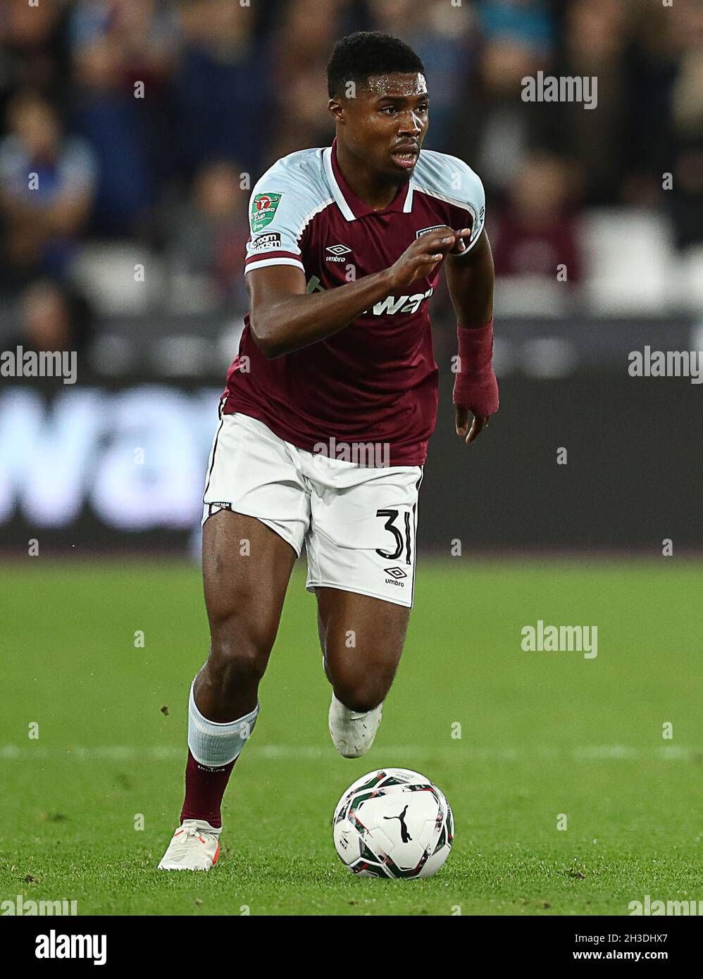 Londra, Inghilterra, 27 ottobre 2021. Ben Johnson of West Ham United durante la partita della Carabao Cup al London Stadium di Londra. Il credito d'immagine dovrebbe leggere: Paul Terry / Sportimage Foto Stock