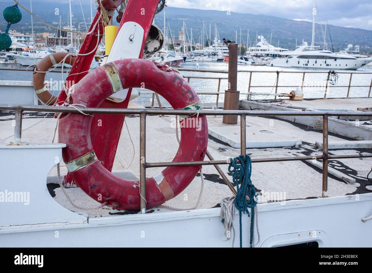 Riposto, Sicilia - 22 luglio 2021: Porto dell'Etna, Marina di Riposto, Porto dell'Etna Foto Stock